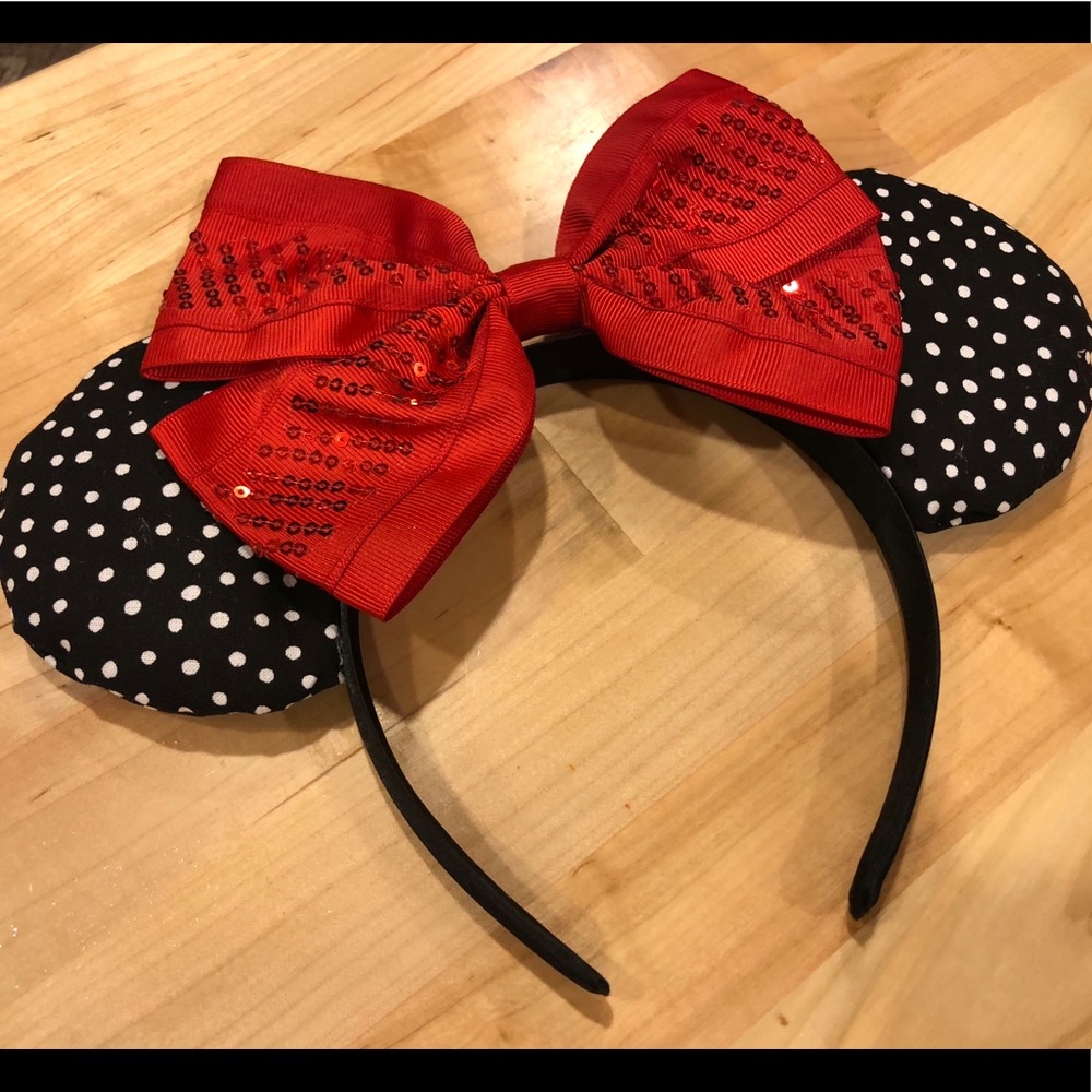 Minnie Mouse ears